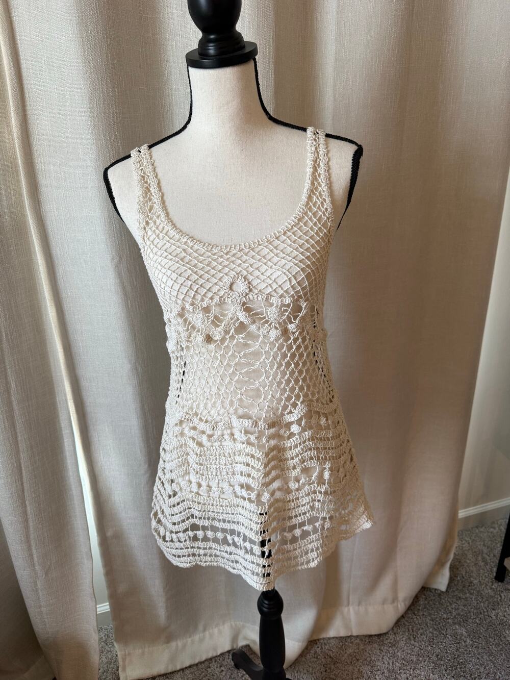 Womens Crochet Tank Top Medium White Casual Chic Sleeveless Round Neck Preppy